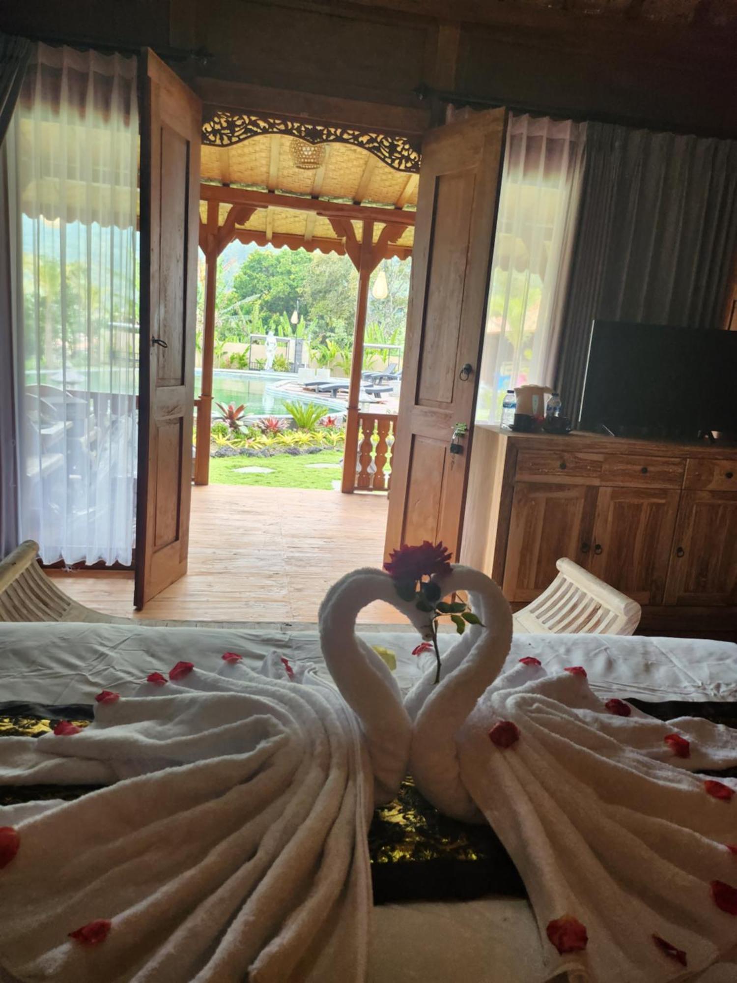 Starlake Villa & Glamping Kubupenlokan Rum bild
